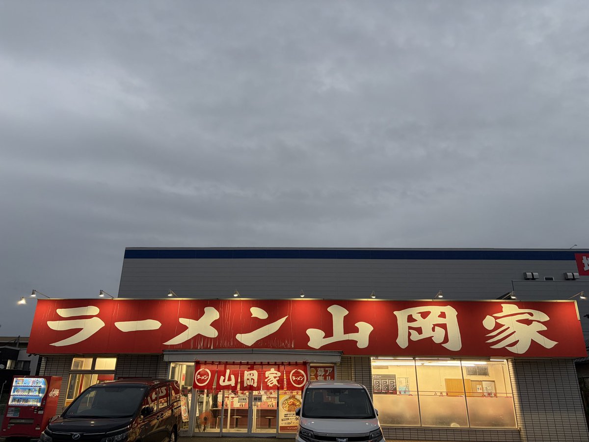 daihuku_shigeu's tweet photo. 朝ラー、朝岡家でした。
山岡家千葉中央区店にて、朝ラーメン、麺かため、あぶら抜き、味うすめ、割スープ、バター別皿トッピング、玉子かけごはん、替え玉です。
朝岡家フルコースでした。 https://t.co/5IDXu6l9JX