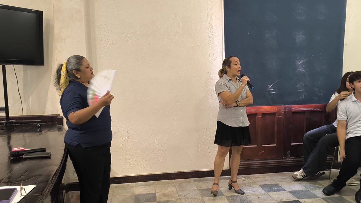 UNACAR's tweet photo. #FELILE @UNACAR 2026
Compartieron a estudiantes del Colegio Gypsi, quienes estuvieron presentes, algunos autores como Lope de Vega, Tirso de Molina, Calderón de la Barca, Juan Ruiz de Alarcón; Quino, autor de Mafalda; y Julio Cortázar.🐬 https://t.co/X5w4wfvdsC