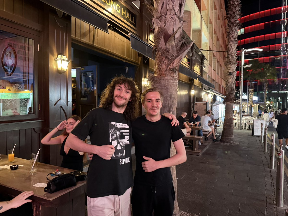 yungreal69's tweet photo. One of the coolest things happened today 

A VIEWER WHO WATCHES MY STREAM randomly approached me in person. ❤️ 

@EnjoyTheHigh420 https://t.co/YUaz7l04th