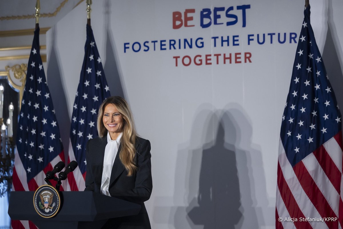MiaConservative's tweet photo. Melania Trump deserves the Nobel Peace Prize https://t.co/mhUV5rVepF