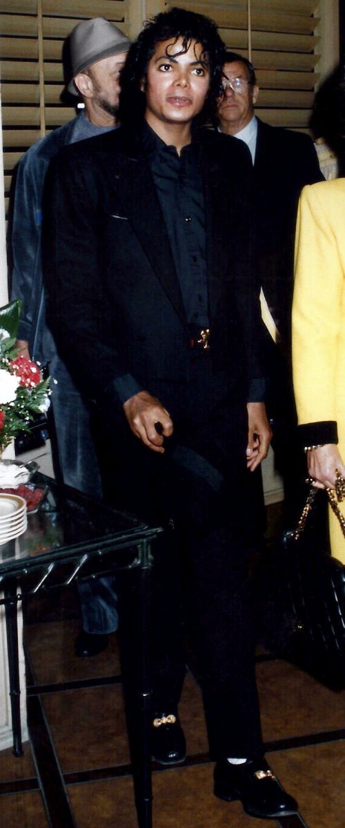 venuswiz's tweet photo. this look is so clean and classy https://t.co/1ZF4FFJyFj