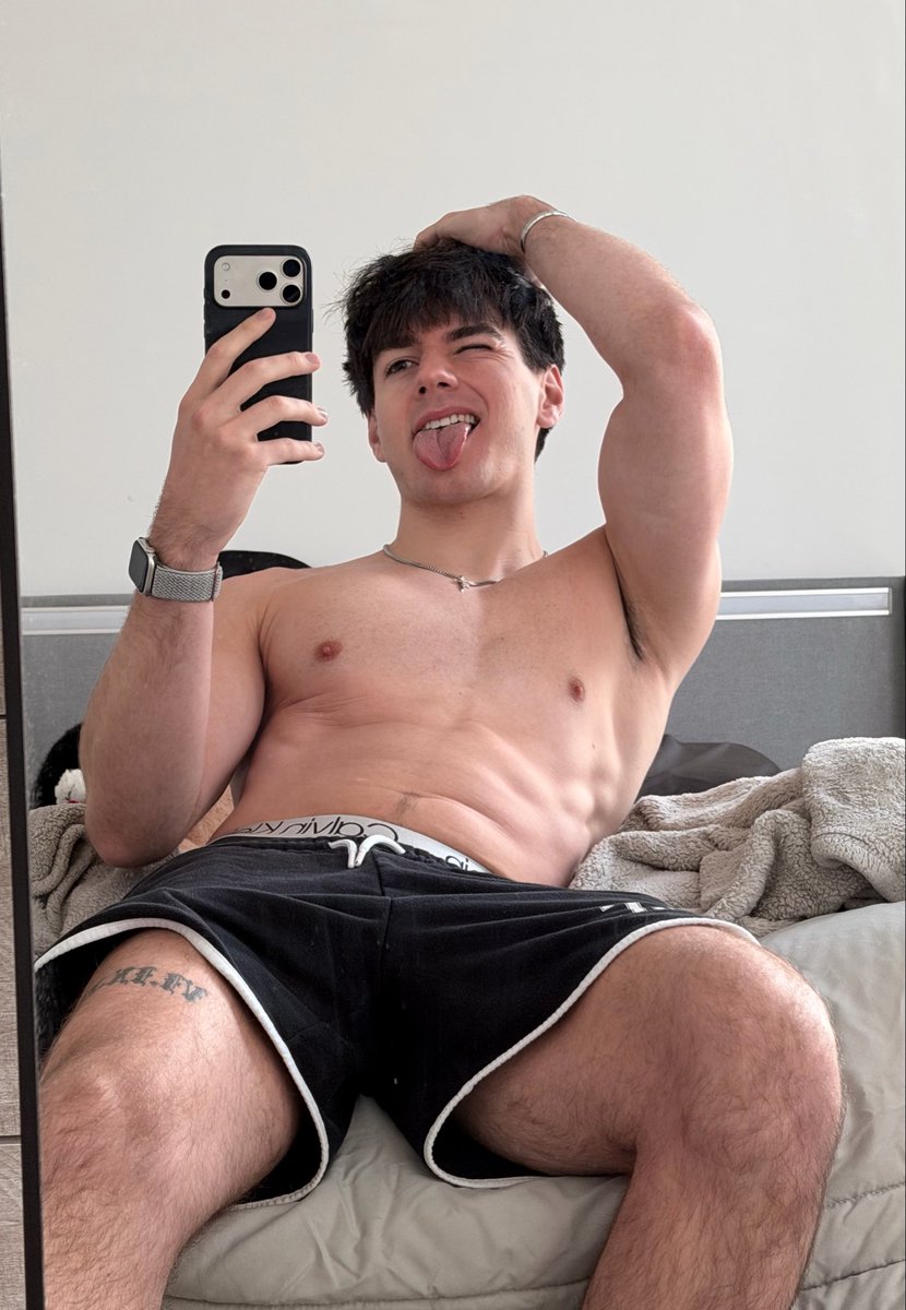 MattConvard's tweet photo. shirt comes off inside, shorts come off in the comments https://t.co/PtKAXMHV77