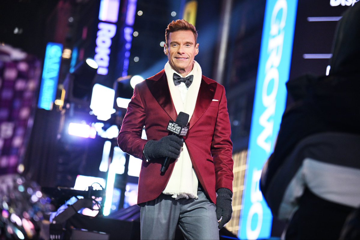 RockinEve's tweet photo. 100 DAYS until #RockinEve with @RyanSeacrest on @ABCNetwork 🥳🥳🥳 https://t.co/9UbPfoRuG1