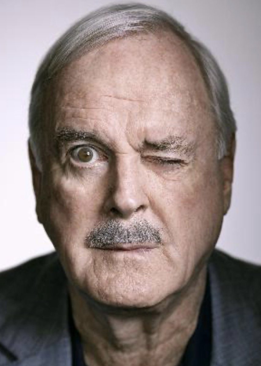 SSantiagosegura's tweet photo. Siempre he sido fan de John Cleese, que sigue en activo a sus 86 años.
Junto a Michael Palin mi favorito de los Monty Phyton. 
Católicos radicales decían que “La vida de Brian” era una burla del cristianismo. Ahora, parece ser que, radicales islámicos quieren boicotear sus actuaciones.
Cheers @JohnCleese , abanderado de la risa y del sentido común!