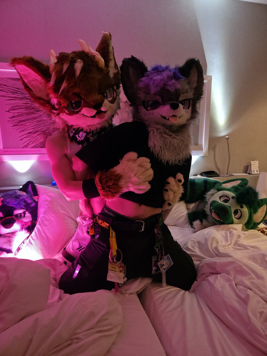 terrafloof's tweet photo. BOYS BE BOYS

My suit sibling 🦌🧡 @WaberIsADutt 

I miss him </3

#fursuiteveryday #ef30 #Eurofurence #furry https://t.co/3O8TwZhRbb
