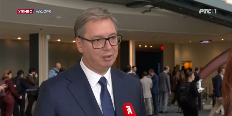 tvmacva's tweet photo. Председник Републике Србије Александар Вучић обратио се јавности уживо из Њујорка, где је изнео детаље о кључним дипломатским сусретима и коментарисао глобална питања. #vucic #dnevnik #politika #srbija #ujedinjenenacije https://t.co/PMwJQKeGTc https://t.co/ajgpB74cB9