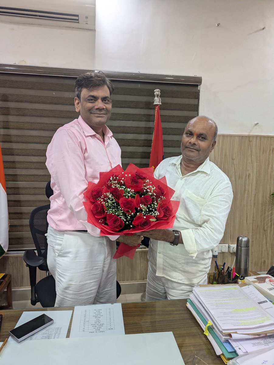 suddurld's tweet photo. अपर पुलिस महानिदेशक लखनऊ श्री प्रवीण कुमार जी से आज उनके ऑफिस में सुखद और शानदार मुलाकात हुई।
शुभकामनाएं और बधाई।@jayantsingh
@birpalmalik @anildubeyrld https://t.co/LD48PPmUPy