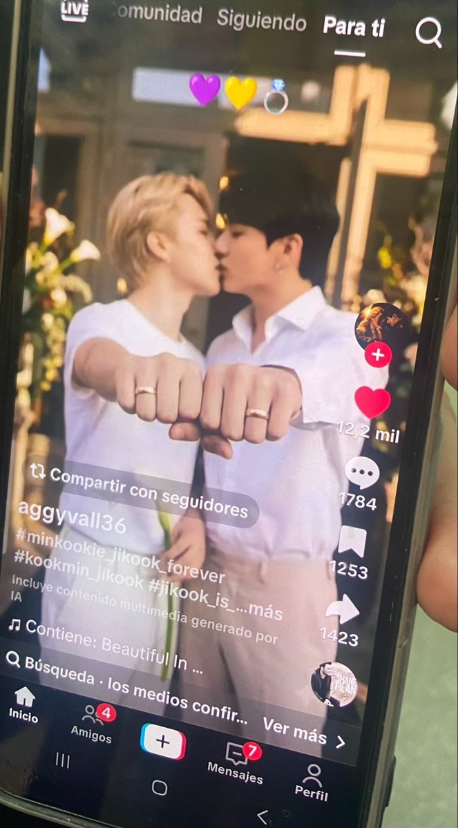 vodkrla's tweet photo. mi jefa vino a preguntarme si esto es de verdad 😶 #jikookforever https://t.co/jg6pLpqIek