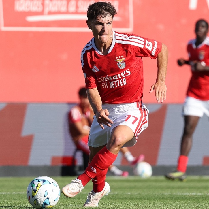 footmercato's tweet photo. INCROYABLE ! 😱 38 jeunes du Benfica appelés en sélection ! 

Les joueurs de la formation du Benfica intègrent les convocations de 14 sélections nationales issues de 8 pays pour la trêve internationale de septembre/octobre.

Le club lisboète est notamment le plus représenté avec le Portugal chez les U20, U18 et U17. 🇵🇹🔥