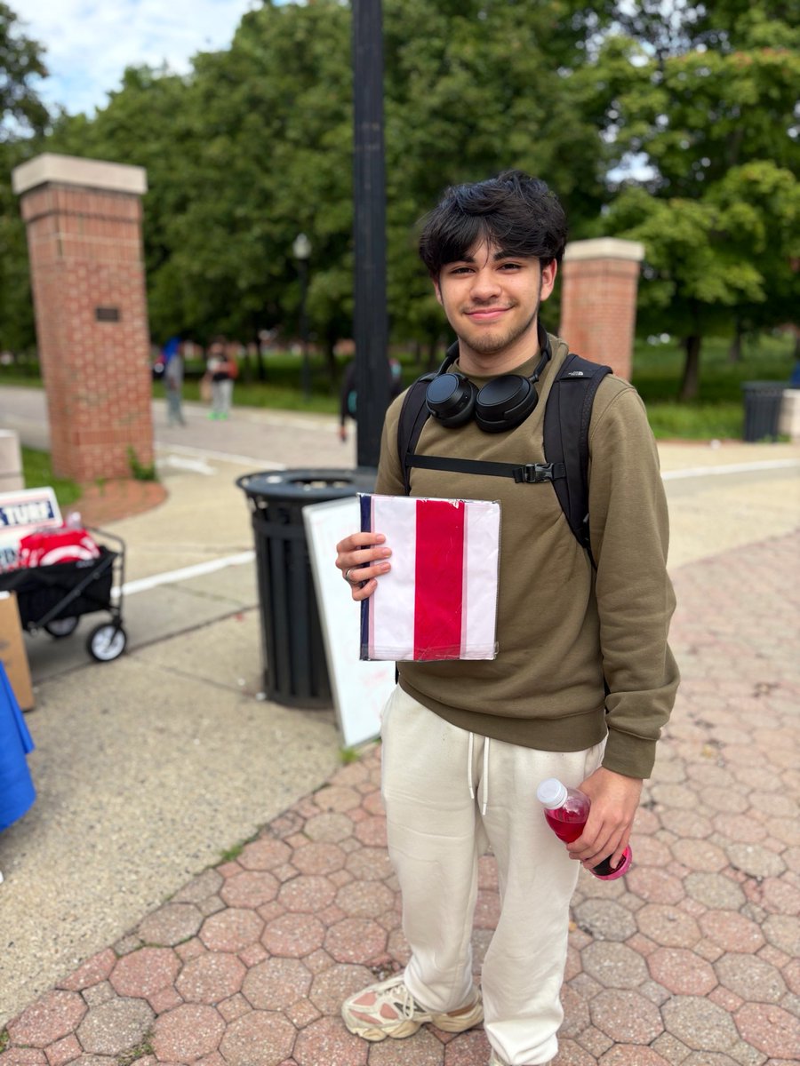 AnthonyRomano8's tweet photo. There may’ve been a threat of bad weather today, but the threat of losing our country as we know it is at hand so we had to get to work

Today, our @tpusastudents at the College of Staten Island with their @TPUSA chapter helped over 20 students check their voter status on campus https://t.co/BmY2sKbXhQ