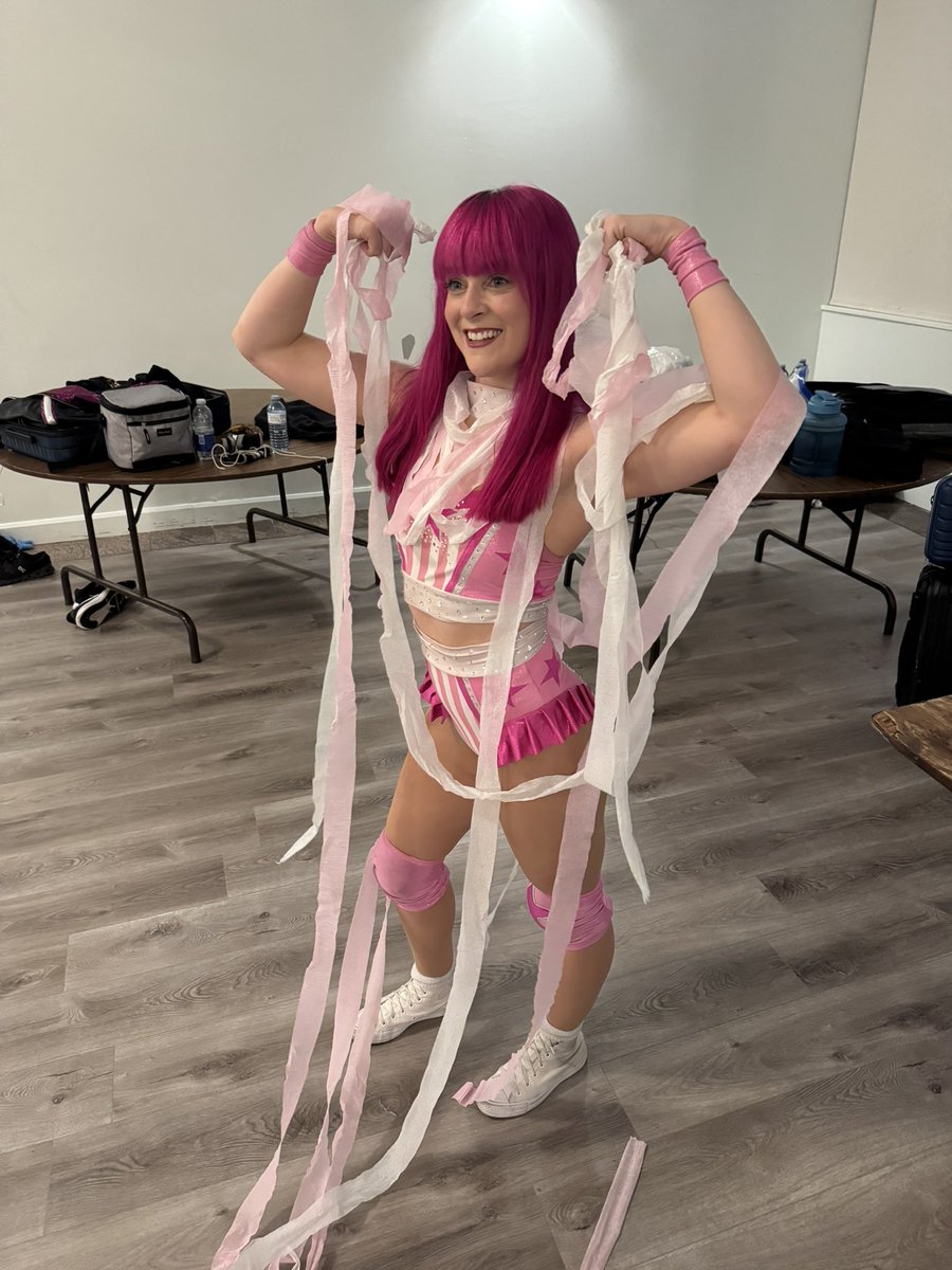 itsBayleyWWE tweet picture
