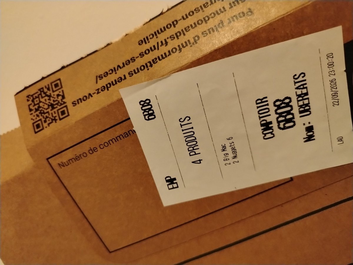 Trzalz's tweet photo. @UberEats @ubereats_fr je sais Pertinemment ce qu'il s'est passé, j'ai commandé 19m avant la fermeture, ils ont eu la flemme de sortir le sachet de Nuggets et 3mpour être précis, et il me manque 4 Nuggets. On paie pour quoi ? On fais comment la https://t.co/8SGHTaYSsN