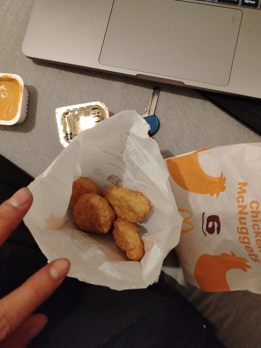 Trzalz's tweet photo. @UberEats @ubereats_fr je sais Pertinemment ce qu'il s'est passé, j'ai commandé 19m avant la fermeture, ils ont eu la flemme de sortir le sachet de Nuggets et 3mpour être précis, et il me manque 4 Nuggets. On paie pour quoi ? On fais comment la https://t.co/8SGHTaYSsN