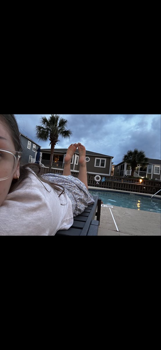 Valeriaknowsyou's tweet photo. do you love my soles? https://t.co/pAfc7ZXuUT
