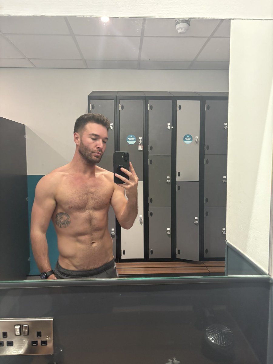 mxattlife's tweet photo. Why did no one say bulking was hard 😭 https://t.co/9GrvdmtRj5