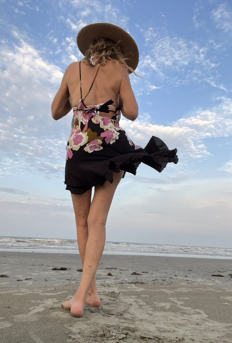 mseviemae's tweet photo. Beachy https://t.co/PpnXbHapdm