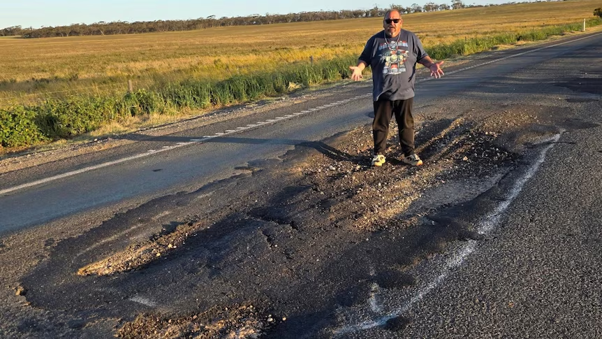 EssaEldhose's tweet photo. A South Australian motorcyclist says the state of a road near Mannum poses a potentially deadly risk.

The state government concedes the road quality is "not acceptable", despite repeated attempts to patch it. https://t.co/cyv1M96an2