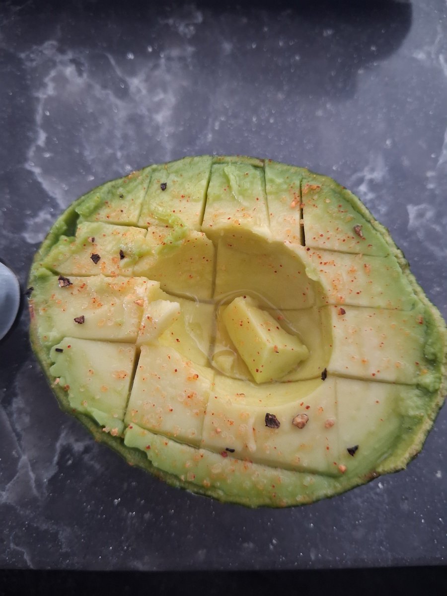 AberdeenMoos's tweet photo. Half an avocado with lime and seasoning salt for my omad today. Put soap on the other half.. why tf didnt you tell me avocados were like 300cal. 🫪 
#edrtwt https://t.co/pZbBjbHm1L