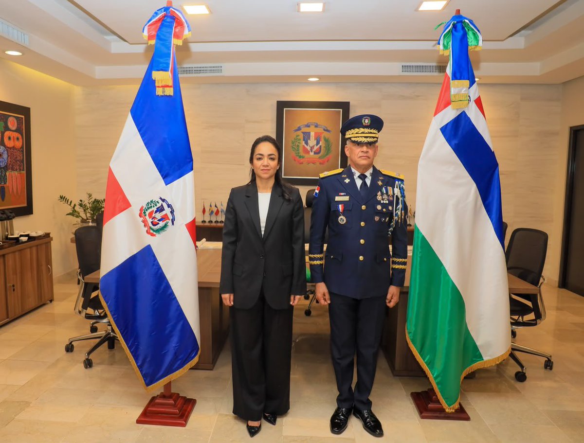 PoliciaRD's tweet photo. Primer mes de gestión del director general de la Policía Nacional se enfoca en presencia, transformación y fortalecimiento institucional

📰 Amplíe: https://t.co/1kJXcbeDJZ https://t.co/UiOSCZFUVv