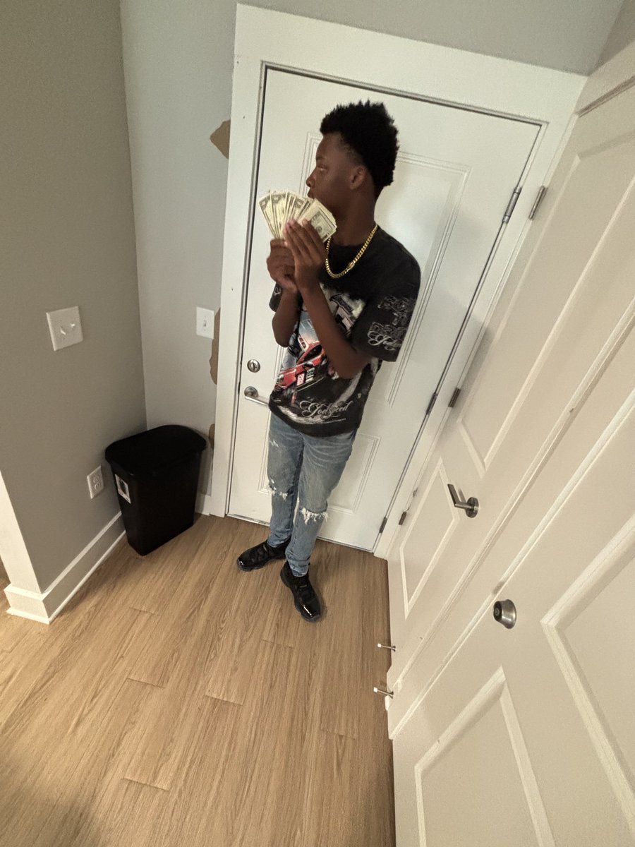 switchz1brg's tweet photo. nfs¿? https://t.co/4xYLM7EFYx