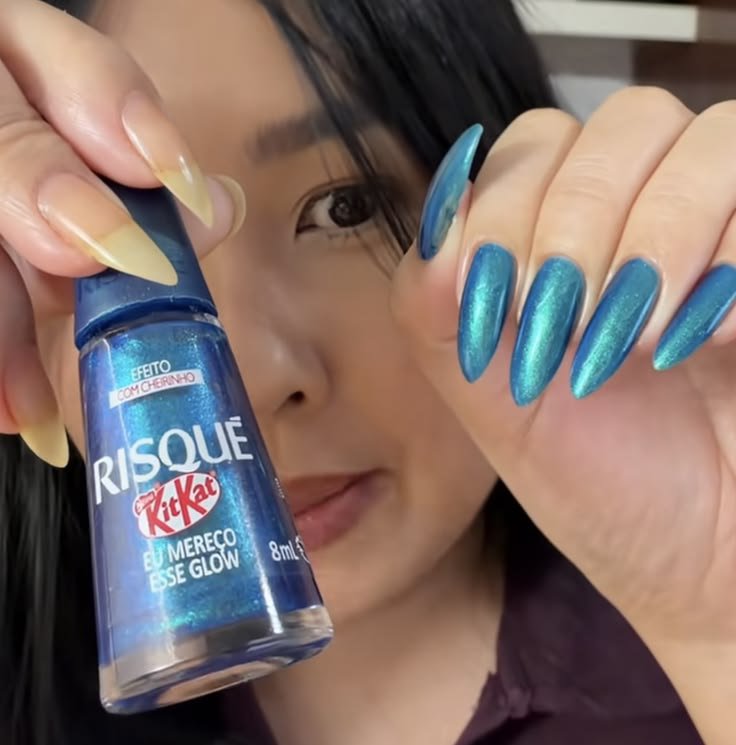 bynnicore's tweet photo. risque e a kitket lançaram um esmalte com cheiro de chocolate, quem já provou e aprovou? https://t.co/wkakl8Nvrk