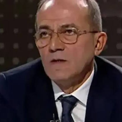ARAL_62's tweet photo. Arkadaşlar 51. Bölgeye sızdım. Dünyada hırsız ekremi savunan son 2 canlı formunu inceliyorlar şu an. Uzaydan düştüklerine dair ciddi deliller var.  😂 https://t.co/3KvkNzKyAy