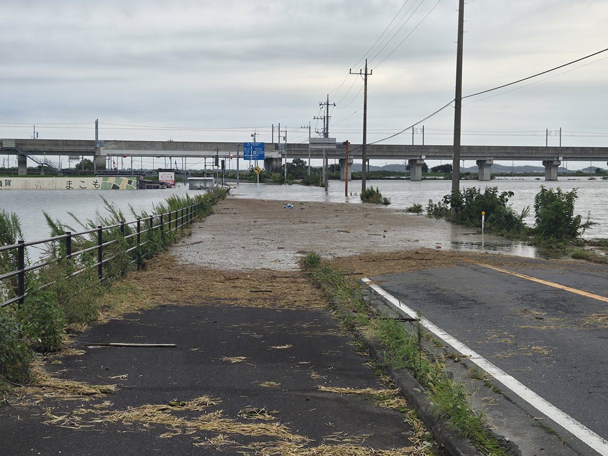 9mVrcRKp56ftw2x's tweet photo. 国道464号いまだ通行止
印旛沼決壊してます。

今回の台風、大雨の凄まじさですね…

成田市北須賀

皆様お気をつけ下さいませ。

2026年9月23日AM6:20 https://t.co/SW0uE2PN4g