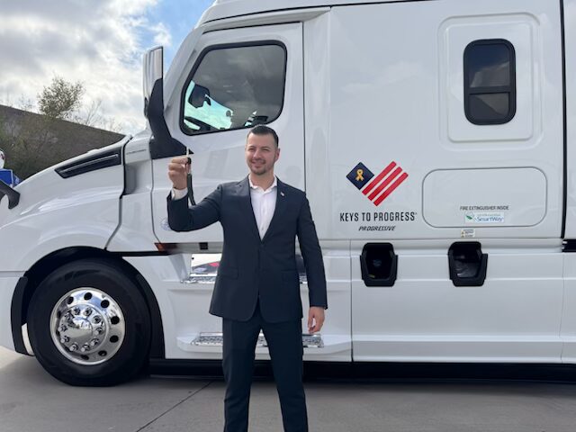 TruckerTalk's tweet photo. From Army National Guard to rig owner! 🚛🇺🇸 Congrats to veteran Fahad on winning a new Freightliner!
@progressive
#trucking #veterans #freightliner #truckernews #truckernation
https://t.co/eiEYdG38ol https://t.co/fSV7Jtv8Vg