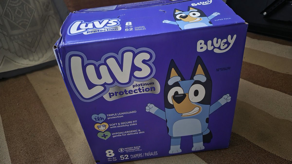 andyabdl12's tweet photo. I had been waiting for them for a long time. 
Open Box of Diapers Luvs Bluey.
#diapers #luvs #abdl https://t.co/925yyVP6nk