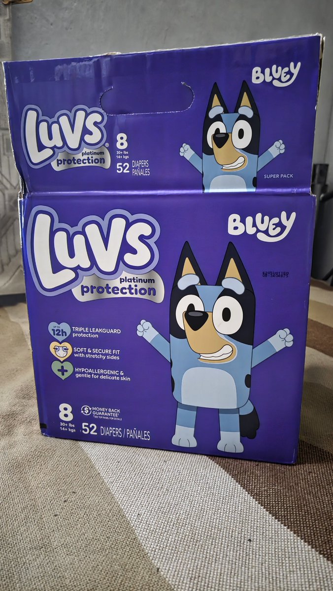 andyabdl12's tweet photo. I had been waiting for them for a long time. 
Open Box of Diapers Luvs Bluey.
#diapers #luvs #abdl https://t.co/925yyVP6nk