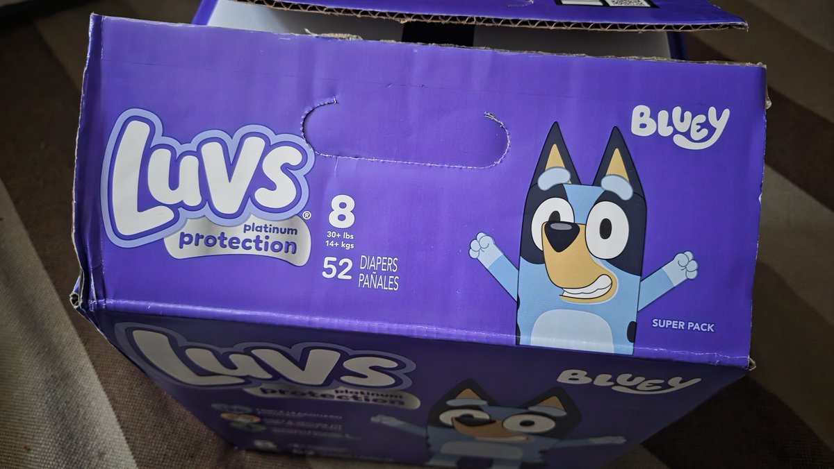 andyabdl12's tweet photo. I had been waiting for them for a long time. 
Open Box of Diapers Luvs Bluey.
#diapers #luvs #abdl https://t.co/925yyVP6nk