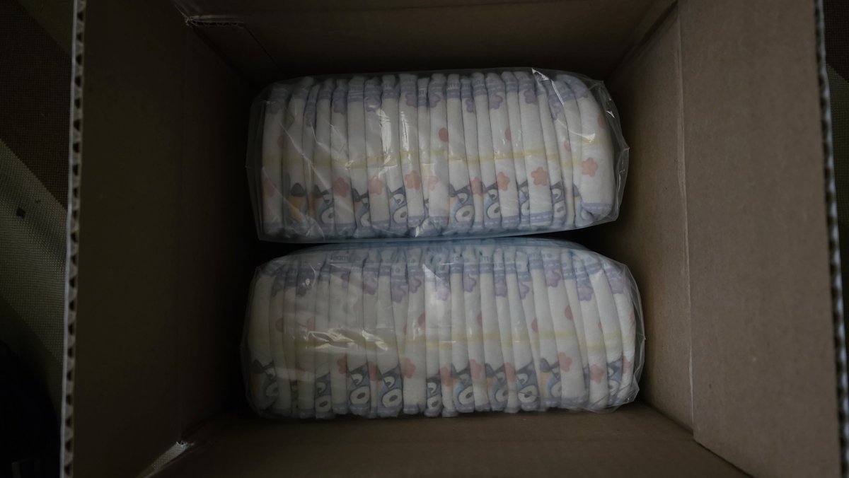 andyabdl12's tweet photo. I had been waiting for them for a long time. 
Open Box of Diapers Luvs Bluey.
#diapers #luvs #abdl https://t.co/925yyVP6nk