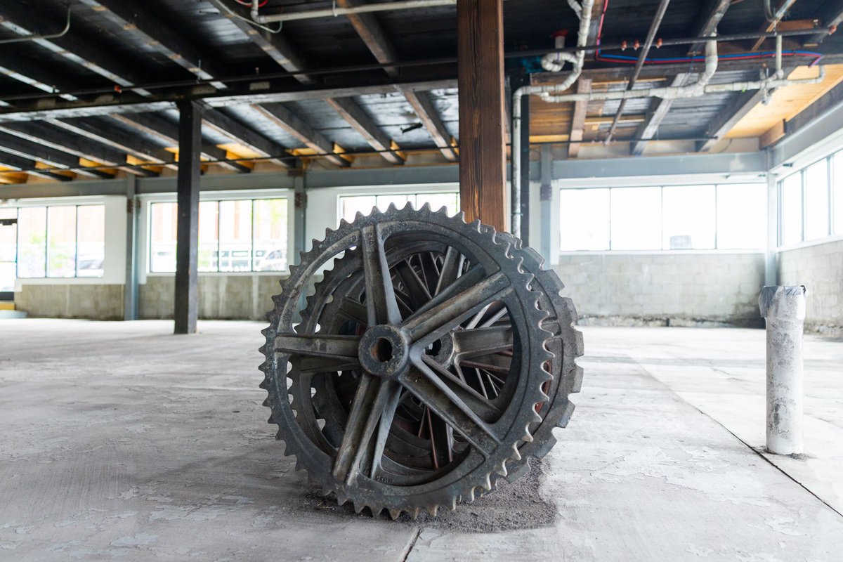 CityofDetroit's tweet photo. Corktown now has a restored vision 👓. 

A 1933 warehouse, formerly an eyeglass and mirror manufacturer has been redeveloped into loft-style apartments, 14 of which are residential units for households earning up to 80% of the area median income.

Steps away from Michigan Central Station and the Joe Louis Greenway, Bagley Vision’s name pays tribute to the Detroit Mirror and Glass Company, that once operated on the site. The building features ground-floor retail and dining, and a landscaped outdoor gathering space.