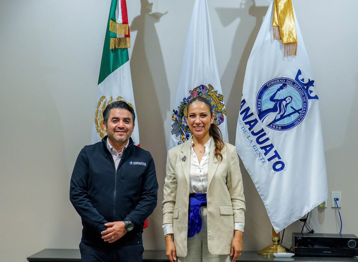 LibiaDennise's tweet photo. 💧 Estamos avanzando para que Guanajuato tenga agua para hoy y para el futuro.

Me reuní con @Efrainmoralesl, titular de @conagua_mx, para revisar los avances de la tecnificación del campo, que contempla 10 mil 200 hectáreas y permitirá recuperar hasta 120 millones de metros cúbicos de agua.

Esta es una de las múltiples soluciones en las que estamos trabajando juntos para cuidar el agua, aprovecharla mejor y garantizar este derecho para nuestra gente.