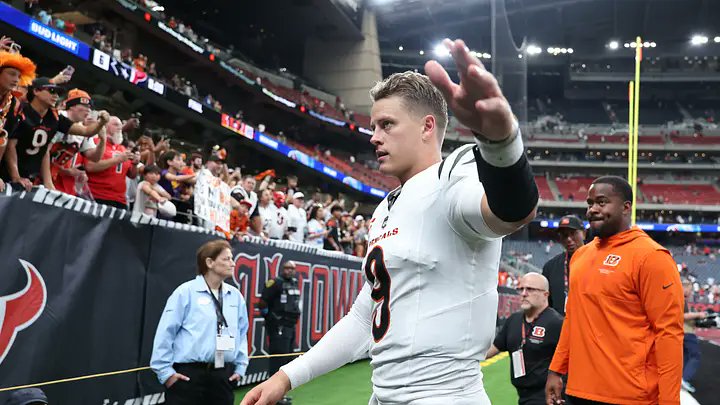 NFLNewsBeat's tweet photo. 🚨BREAKING: Bengals QB Joe Burrow has been dealing with an apparent rib injury per @ProFootballTalk 

After Sunday's game, Burrow thanked #Texans DE Will Anderson Jr. for popping his rib back in place. Burrow apparently wasn't joking. https://t.co/EcU9kOMmtl
