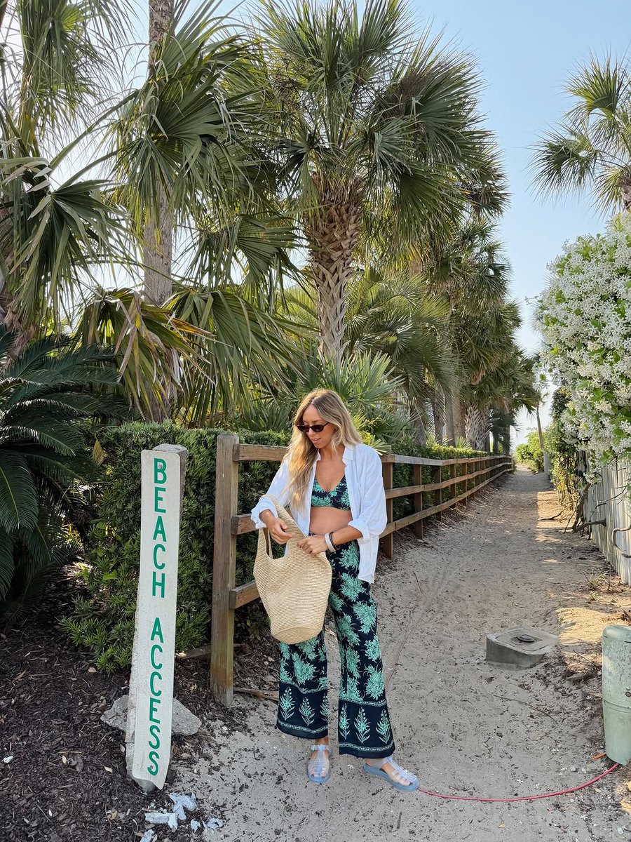 kc_doubletake's tweet photo. Swimsuit season  🌴 Comment SWIM and we will send you the links &amp; sizes! https://t.co/FYSaOjDNKQ
