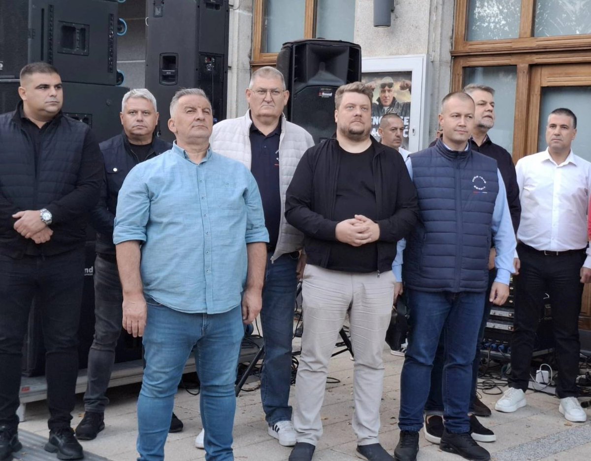MPopovic14's tweet photo. 🇷🇸  Заједно и уједињено! 
Живела Србија!  🇷🇸 https://t.co/2lIq5xLDyt