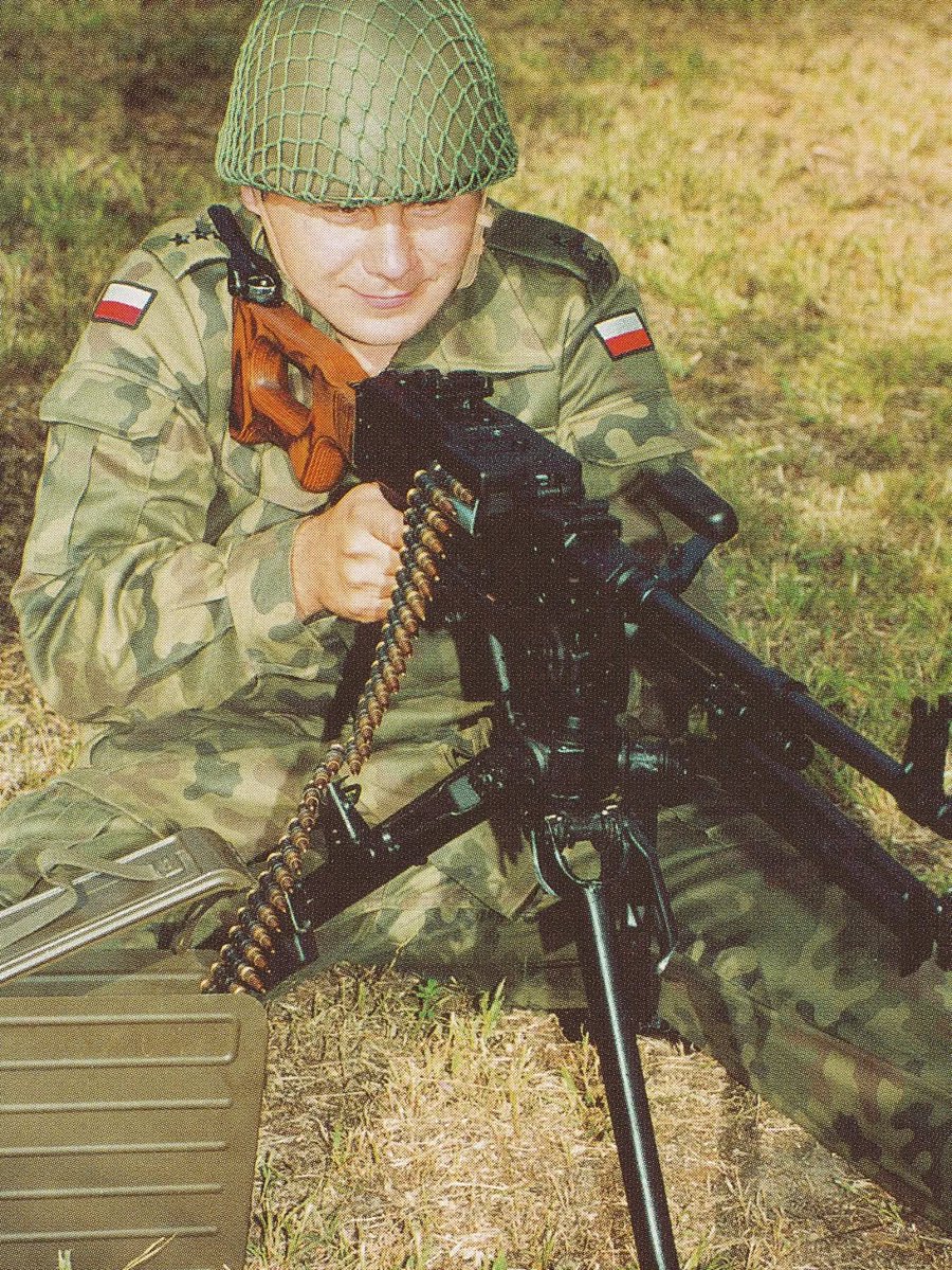 trip_to_valkiri's tweet photo. Polish Army PKM gunner, late 1990s period. https://t.co/iJP29Namhc