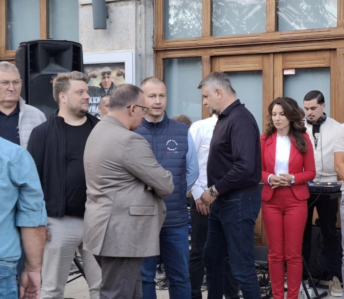 MPopovic14's tweet photo. 🇷🇸  Заједно и уједињено! 
Живела Србија!  🇷🇸 https://t.co/2lIq5xLDyt