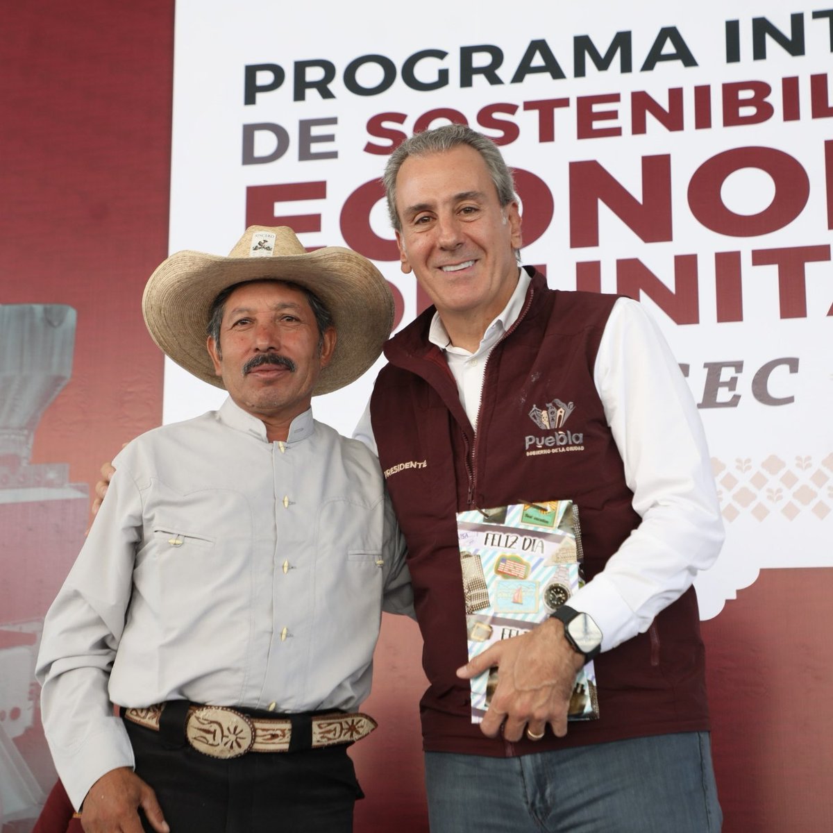 pepechedrauimx's tweet photo. 🌱 A través del Programa Integral de Sostenibilidad y Economía Comunitaria #PISEC, entregamos apoyos en la Junta Auxiliar de San Andrés Azumiatla para fortalecer la producción de mezcal, hongos y agave.
Con capacitación, acompañamiento e insumos, brindamos herramientas que fortalecen las actividades productivas, impulsan la economía familiar y contribuyen al bienestar de las comunidades. 🤝🏻
