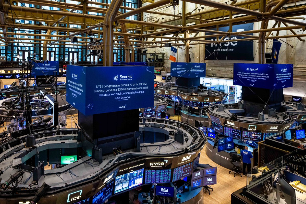 SnorkelAI's tweet photo. @NYSE 🤝 @SnorkelAI 

s/o #NYSE for celebrating this milestone with us https://t.co/U39aCHWfEm