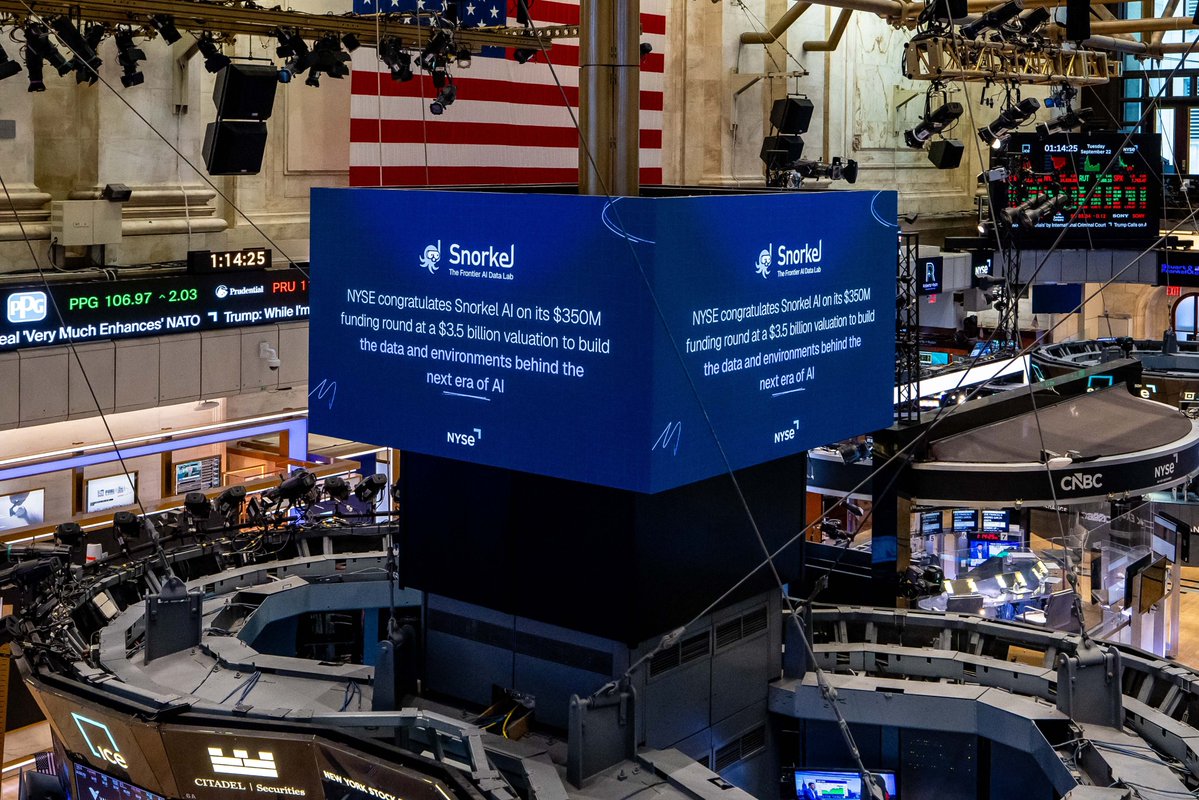 SnorkelAI's tweet photo. @NYSE 🤝 @SnorkelAI 

s/o #NYSE for celebrating this milestone with us https://t.co/U39aCHWfEm