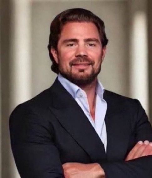 NewsLiberdade's tweet photo. 🚨URGENTE - Advogada do Master bancou viagem do ministro Kassio Nunes e contratou Safadão para festa da filha, diz O Globo https://t.co/QUKC1YfMng