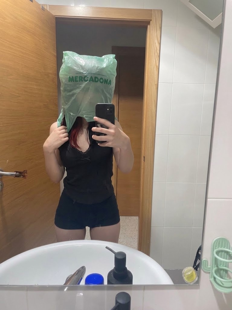 Memocho95's tweet photo. @Bossita_eguo @mikalvaa Porque son personas con una autoestima cuestionable y se creen que defendiéndola se la van a chingar. Siendo sinceros, la chica no se intuye que tenga un mal físico, pero es que estaría muchísimo mejor así https://t.co/8tIhbMiJNq