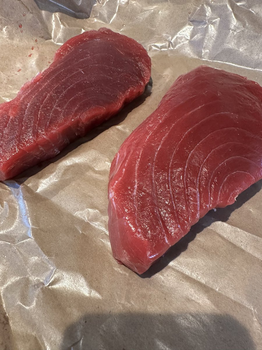 FanduelGuru777's tweet photo. So blessed to have Tuna boats bringing in fresh Tuna down the street!!!
Just a quick 1 minute sear on each side and we are good to go!! 🔥
Some organic soy and wasabi!!!
Anyone else love seared Tuna!!
#foodpics https://t.co/RUiCUaA5pN