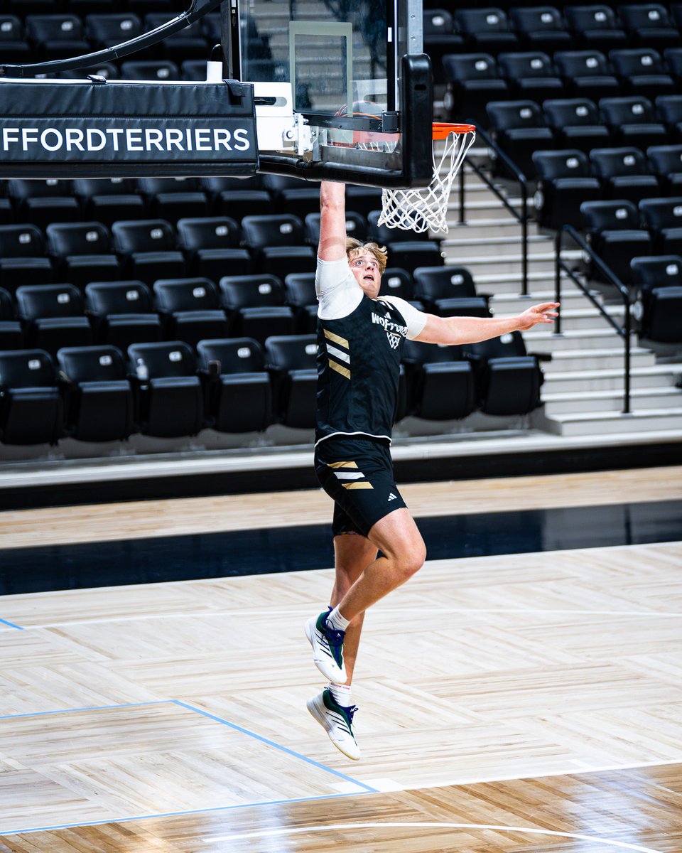 WoffordMBB's tweet photo. First official practice ✅

#ConquerandPrevail #ForTheW https://t.co/4zcgmPzKMh
