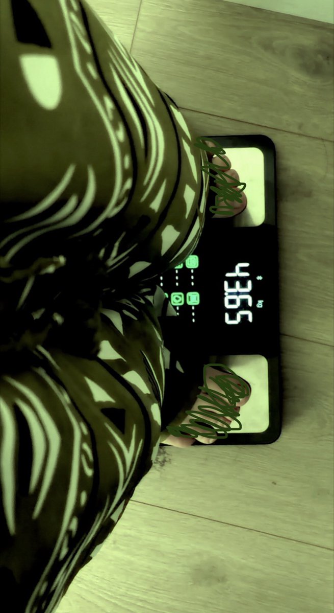 Clockworkmo's tweet photo. What do you mean i’m at my gw??? IT WAS SO FAST I THINK I’LL WORK ON GETTING TO UGW! 
height 166cm btw
(also pls don’t mind the pants, they’re loose pyjamas >.<) https://t.co/BdX9wk3jzS
