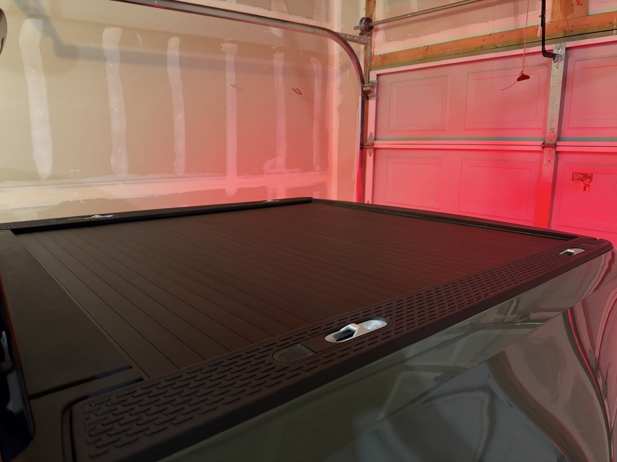 frontrangedev's tweet photo. New tonneau! This thing is slick https://t.co/Xd8O1eNs6S