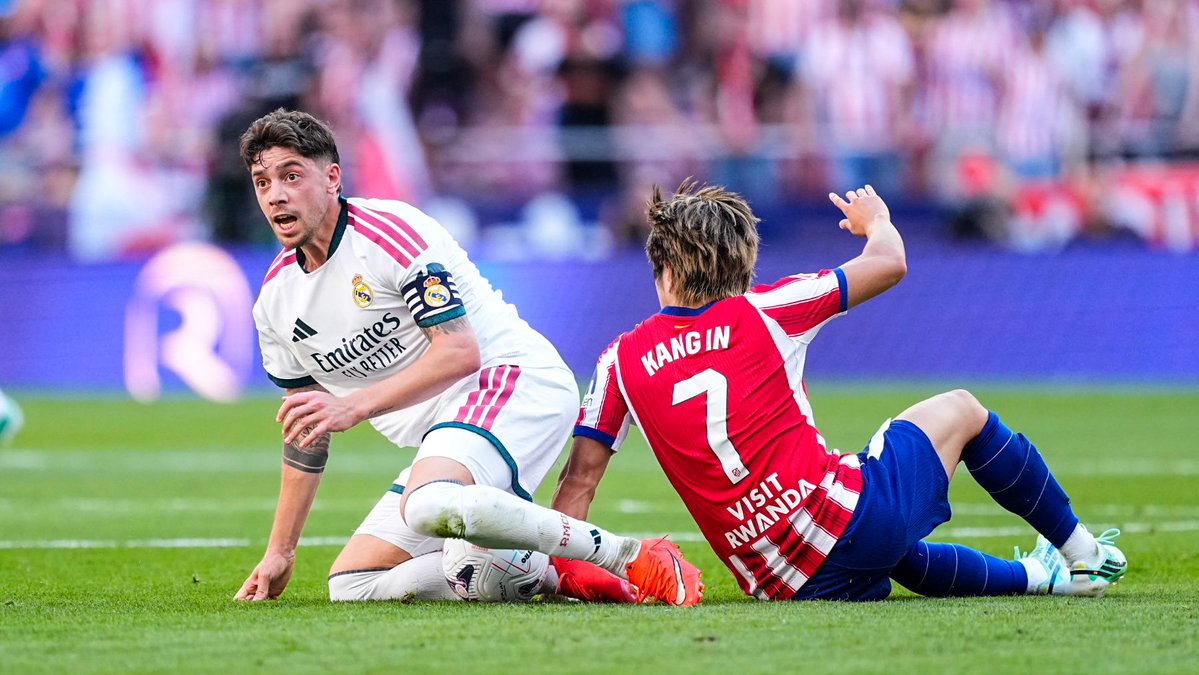 RadioestadioN's tweet photo. 🎙️Dr. González

"Un esguince de tobillo grado 3 es el más grave que existe; tiene una duración de entre tres y seis meses de baja"

"Si la rotura del ligamento es parcial, es un esguince de grado 1 o 2; es el esguince más frecuente que existe y el jugador puede seguir jugando" https://t.co/aU2q1cxYtg