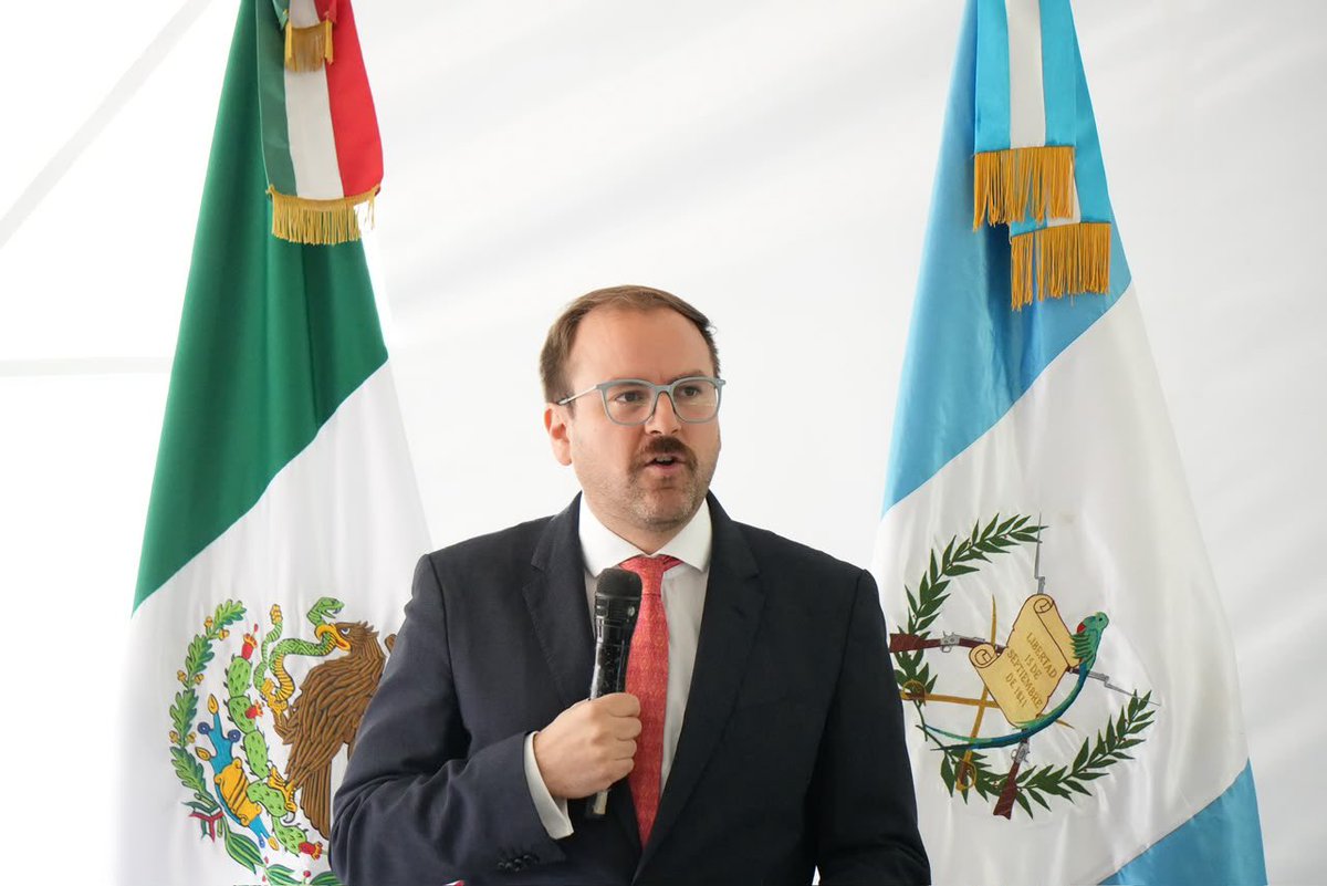 homerodav's tweet photo. Agradezco al embajador @EGutierrezGiron la invitación a celebrar el 205 aniversario de la Independencia de Guatemala. Un gusto compartir este encuentro y fortalecer los lazos de amistad y cooperación entre México y Guatemala. 🇲🇽🇬🇹

#VamosAdelante https://t.co/XGey1vDnqI